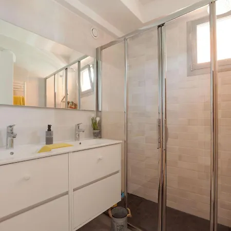 Serene Apartment In Top Location In Menton Near Sea *